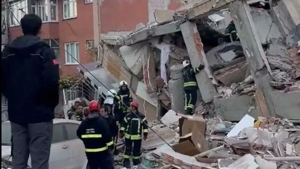 POLH- DYO NEKROI- KATARREFSH KTIRIOY